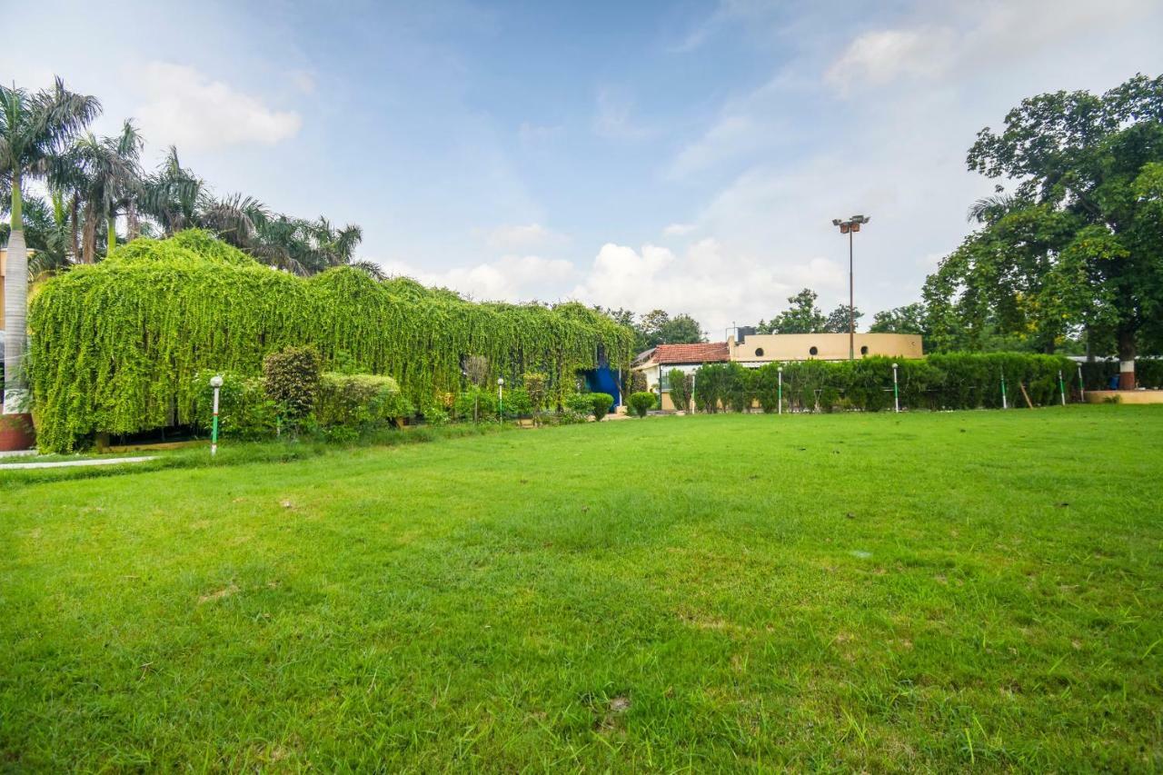 Oyo 47464 Hotel The Country Club Bilāspur Buitenkant foto