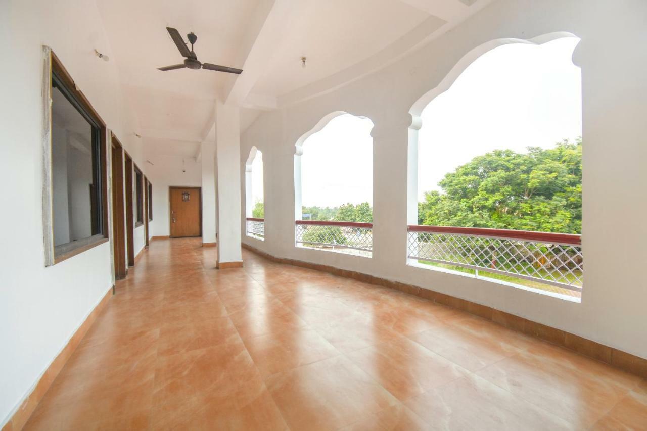 Oyo 47464 Hotel The Country Club Bilāspur Buitenkant foto