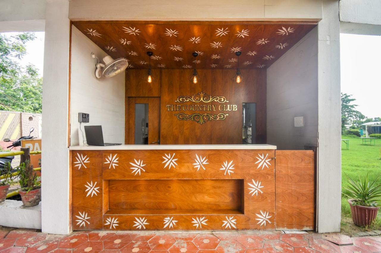 Oyo 47464 Hotel The Country Club Bilāspur Buitenkant foto