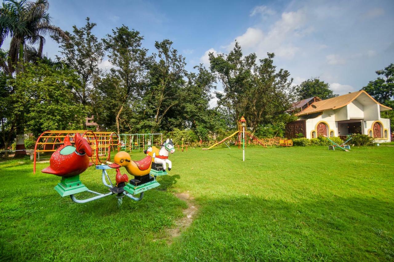 Oyo 47464 Hotel The Country Club Bilāspur Buitenkant foto