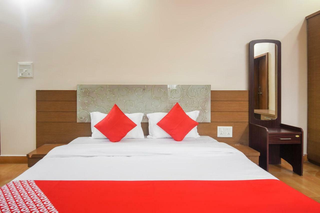 Oyo 47464 Hotel The Country Club Bilāspur Buitenkant foto