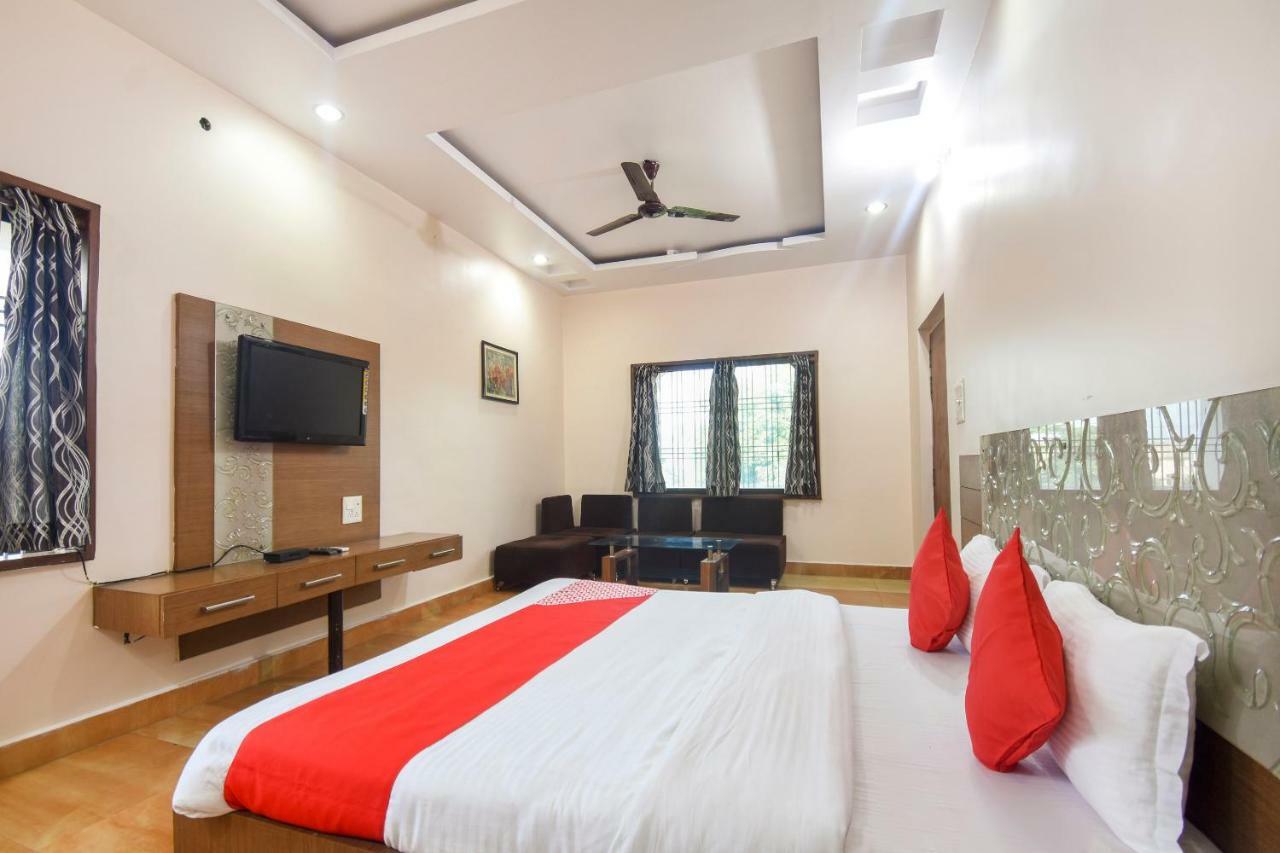 Oyo 47464 Hotel The Country Club Bilāspur Buitenkant foto