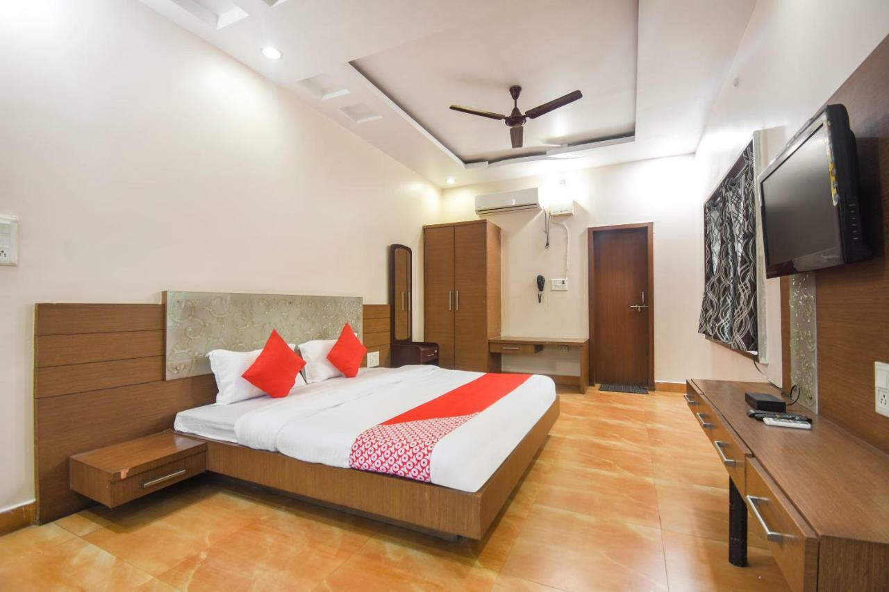 Oyo 47464 Hotel The Country Club Bilāspur Buitenkant foto